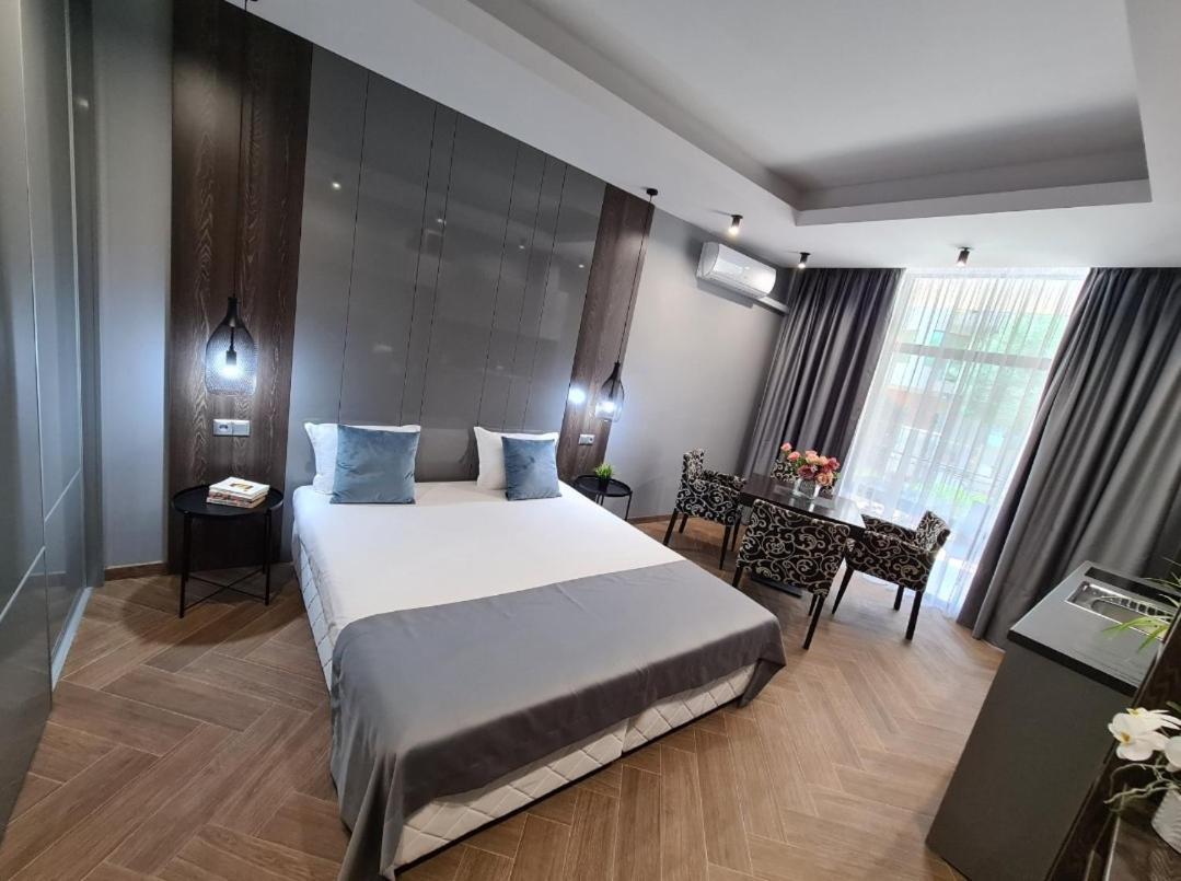 Central Plaza Pomorie Luaran gambar