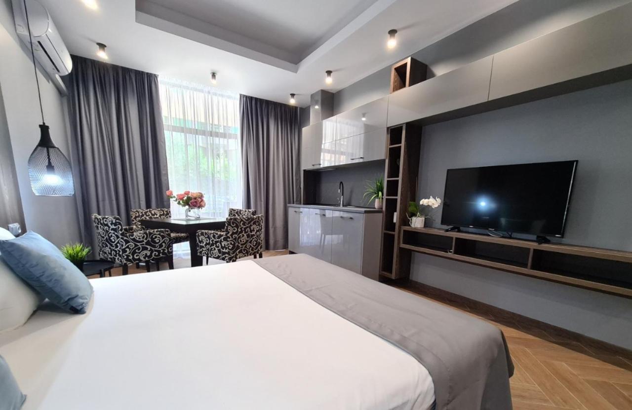 Central Plaza Pomorie Luaran gambar