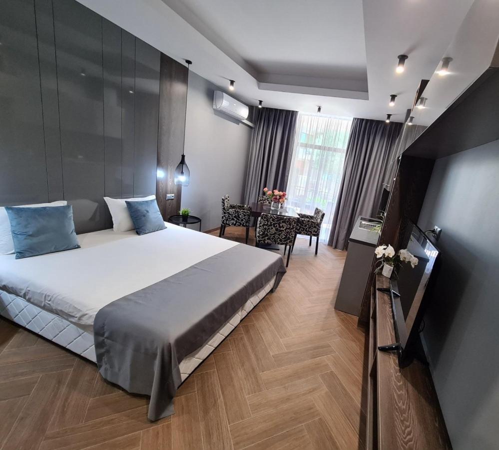 Central Plaza Pomorie Luaran gambar
