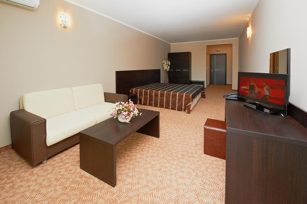Central Plaza Pomorie Bilik gambar
