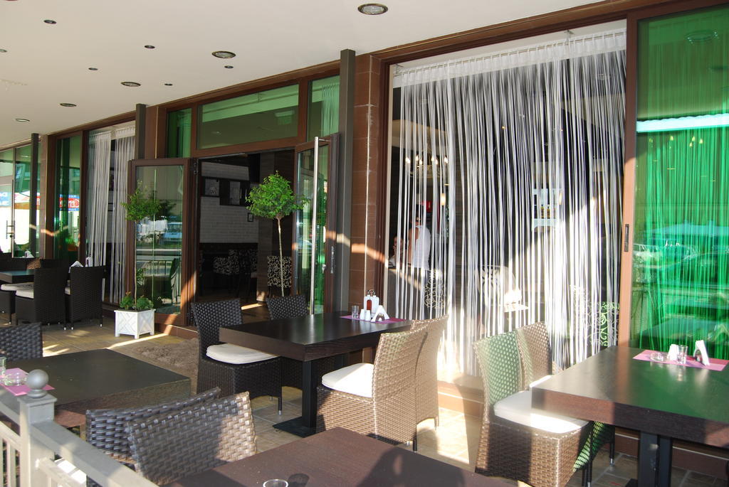 Central Plaza Pomorie Luaran gambar