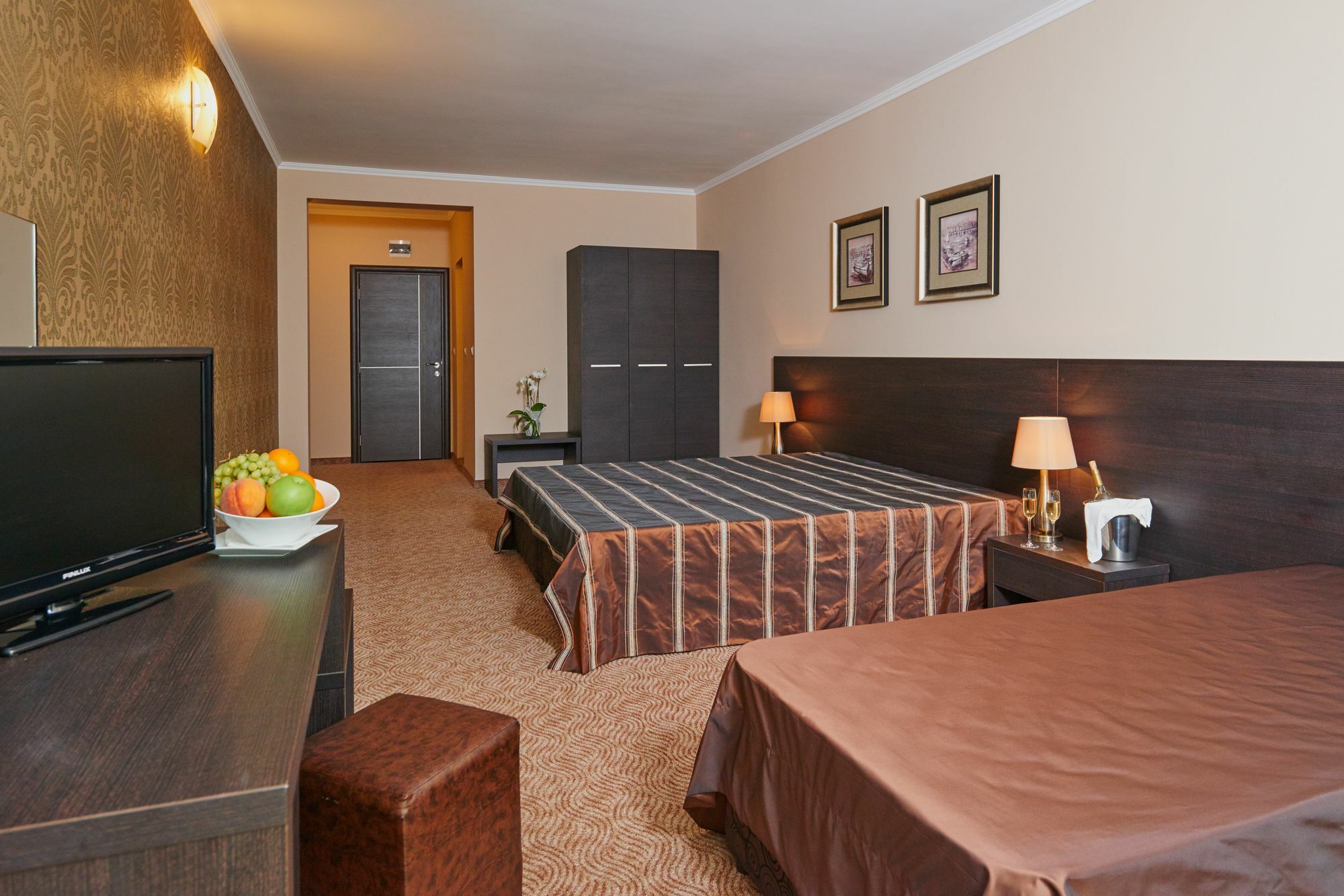 Central Plaza Pomorie Luaran gambar