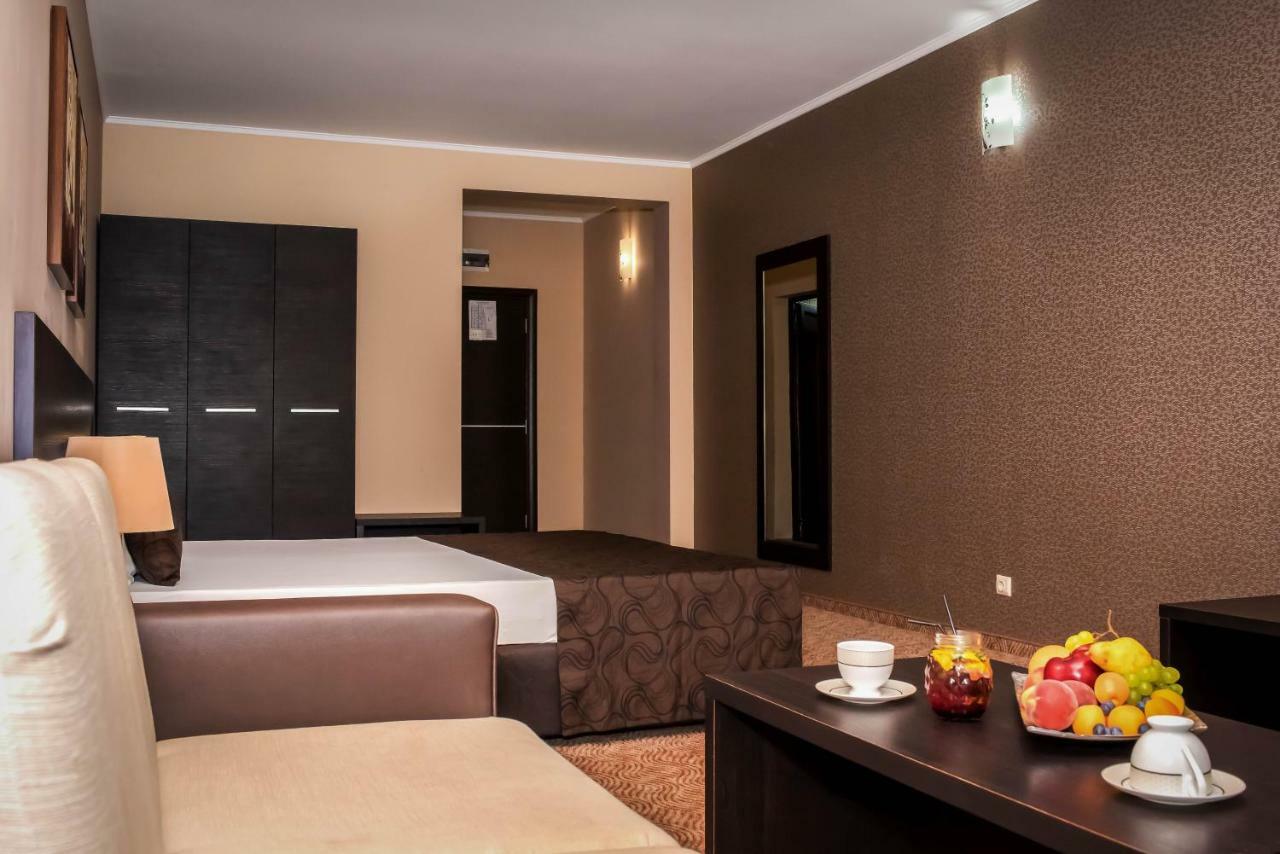 Central Plaza Pomorie Luaran gambar
