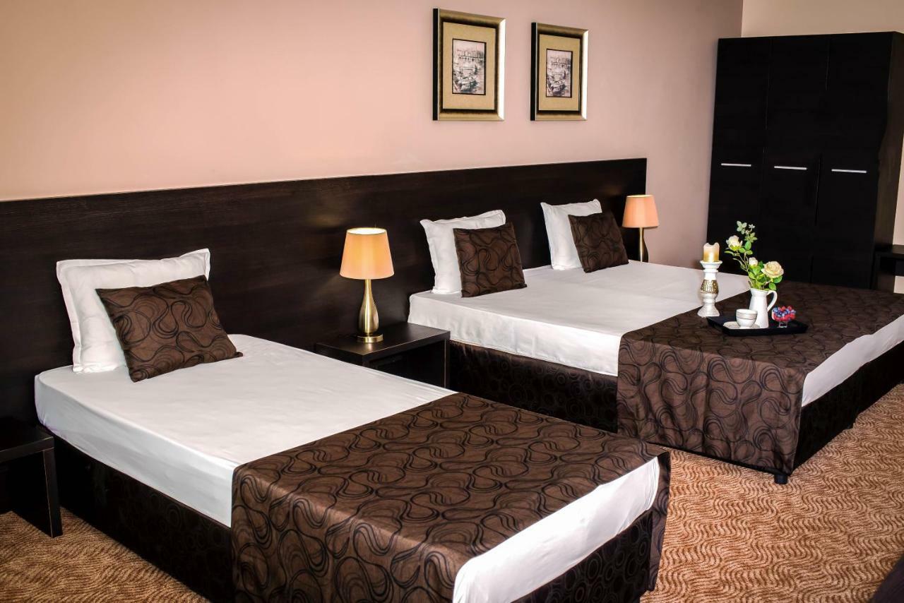 Central Plaza Pomorie Luaran gambar